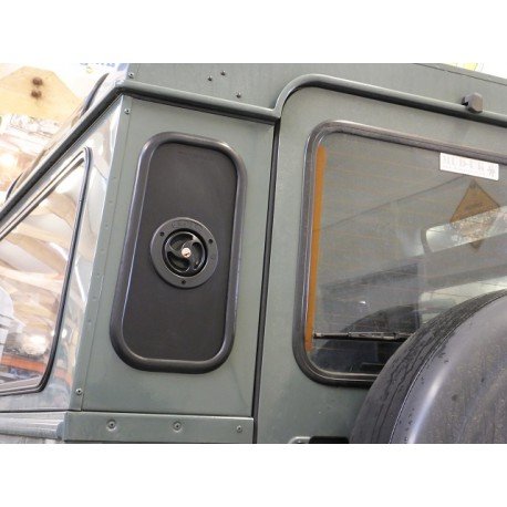 aluminiowy-panel-zastepujacy-szybe-do-land-rover-defender.jpg