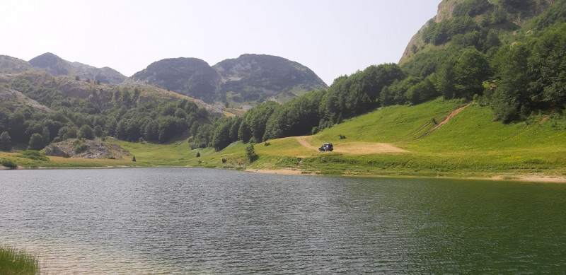 Orlovačko jezero - dorazili jsme neplánovaně až v noci, ale stálo to za to, i ta noční jízda