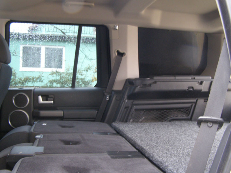 Stejná výška se sklopenými opěradly