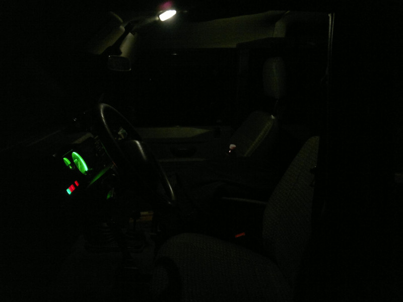 Autožárovky interiér 07 - nasvícení kabiny v noci.jpg