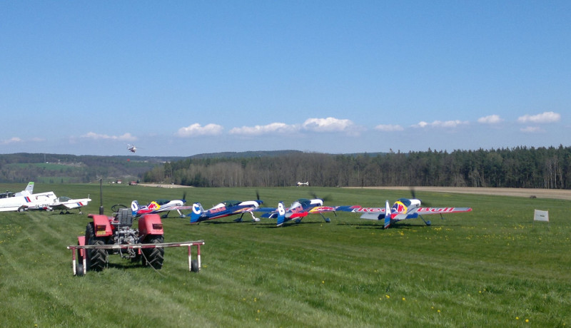 Výlet LD 01 - Redbull team.jpg