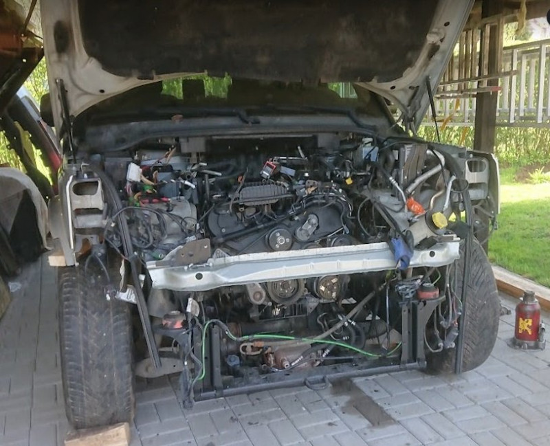 je tam III.jpg (117.18 KiB) Zobrazeno 9408 x Takhle to vypadalo po odstranění kočky a držáku