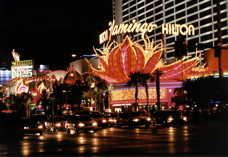 100USA Las Vegas v noci.jpg