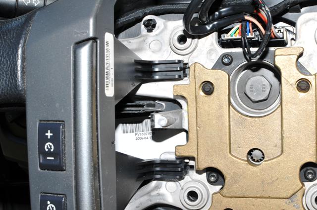 tunilek navede haček k dratu