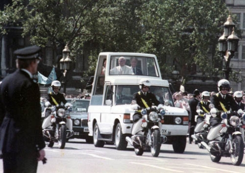 Range-Rover-Popemobile.jpg