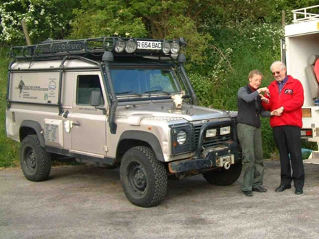 Kelley_Bob_and_Land_Rover_120503_sm.sized.jpg