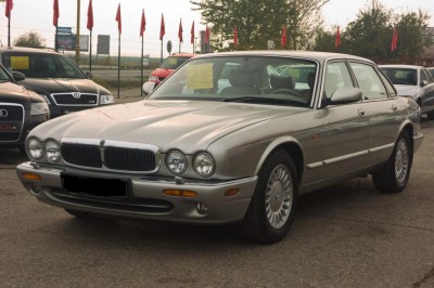 predam-jaguar-xj8-4-0i-r-v-1998-3996cm3-3075.jpg (101.8 KiB) Zobrazeno 7178 x predam-jaguar-xj8-4-0i-r-v-1998-3996cm3-3075.jpg