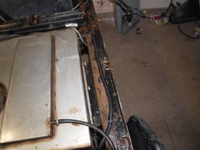 No po 8 letech se nějaká koroze na rámu objevuje, jsem rád že jsem se do toho nepustil zbytečně.