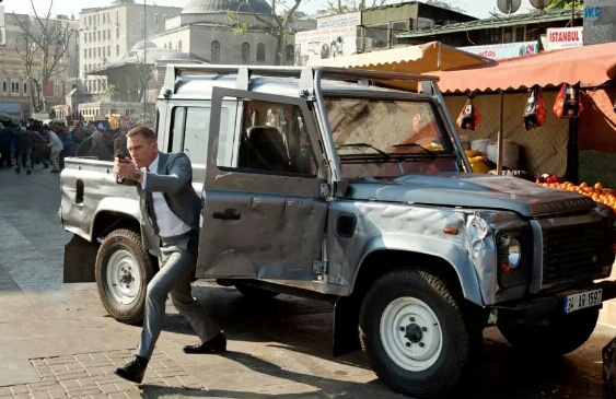 land-rover-defender-skyfall-james-bond-1.jpg