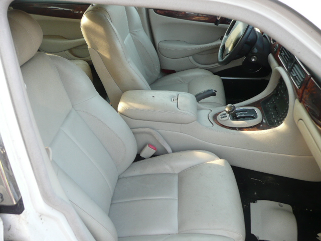 díly Jaguar XJ8 007.JPG