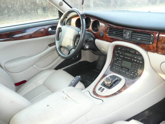 díly Jaguar XJ8 008.JPG
