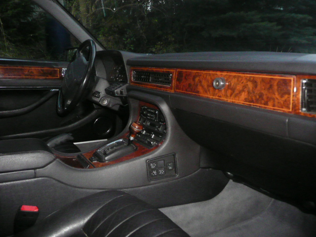 XJ 40 fialový 020.JPG