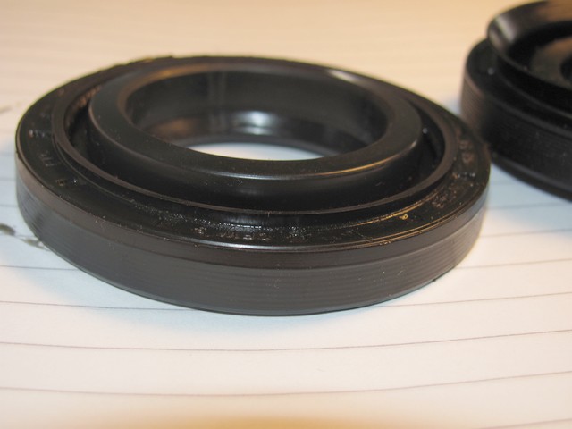 Toto je stare gufero, namontovane vo fabrike LR pred 10 rokmi