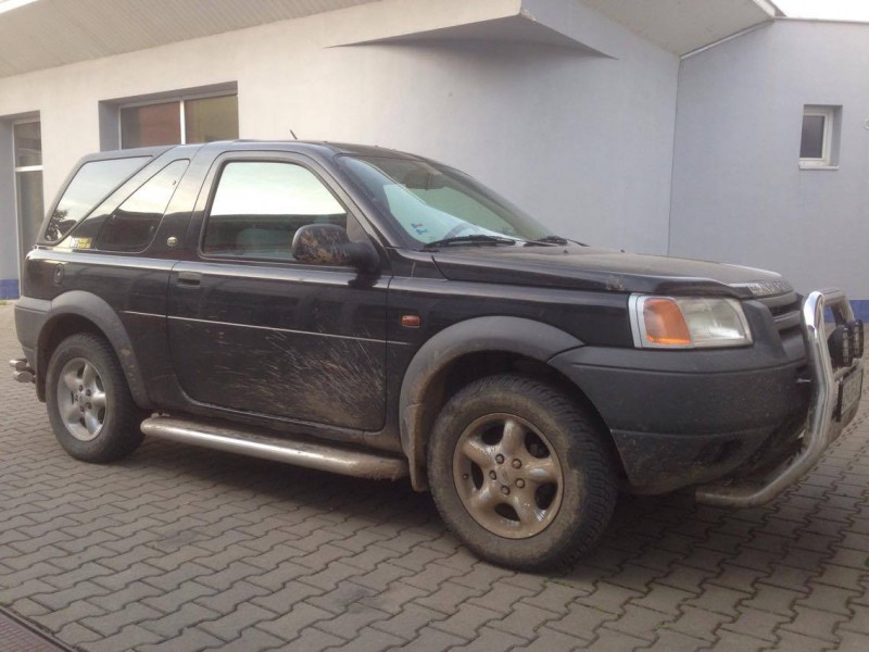 bočný pohľad auta.jpg