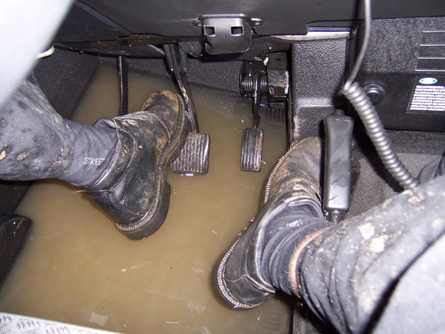 Zatopený defender 2.JPG